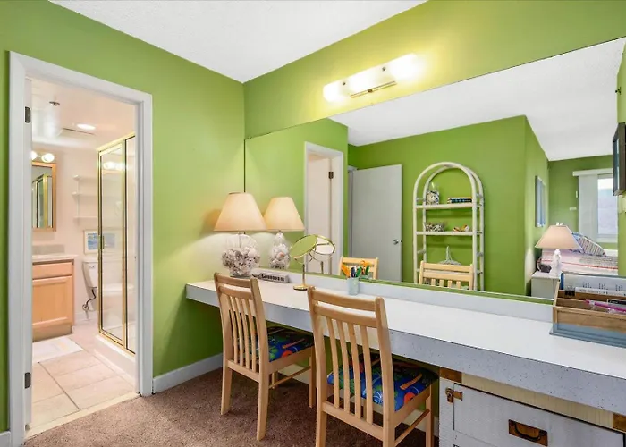 3 Bedroom, 2 Bath Ocean Front Unit In The Capri Holiday home