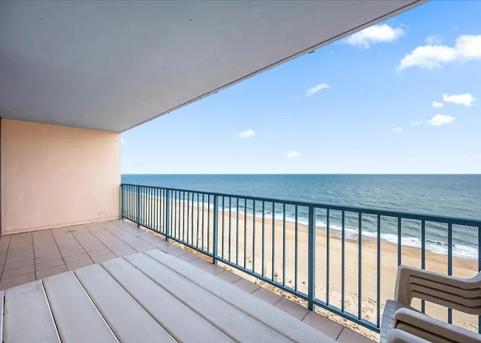 3 Bedroom, 2 Bath Ocean Front Unit In The Capri Holiday home