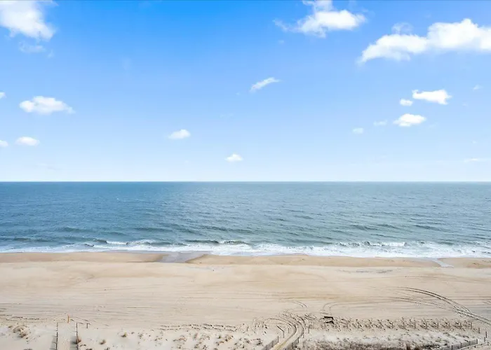 3 Bedroom, 2 Bath Ocean Front Unit In The Capri Holiday home *